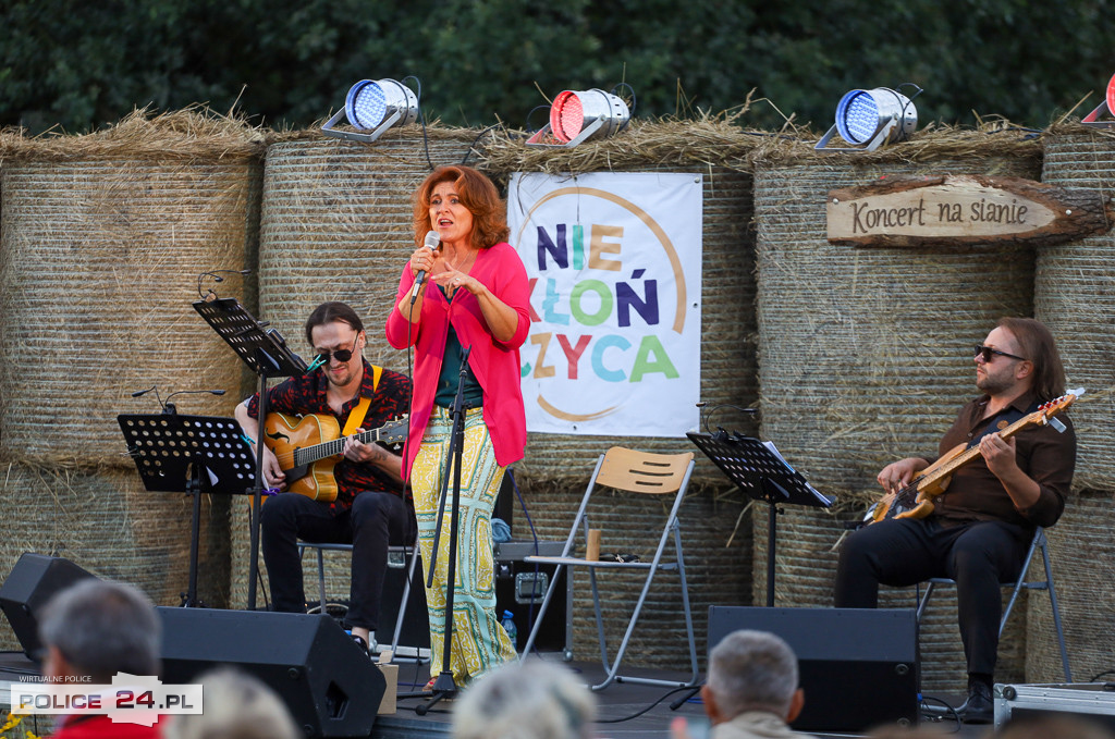 Koncert Agnieszki Hekiert Trio w Niekłończycy