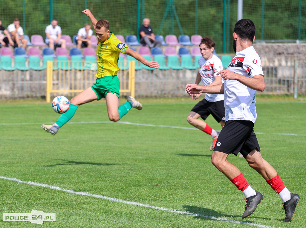 Chemik Police - Biali Sądów