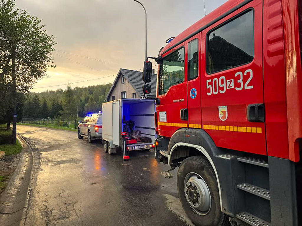 Strażacy z Polic, Tanowa i Trzebieży ewakuują ludzi, usuwają skutki powodzi