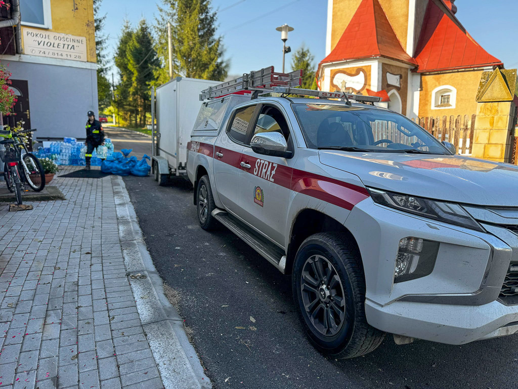 Strażacy z Polic, Tanowa i Trzebieży ewakuują ludzi, usuwają skutki powodzi