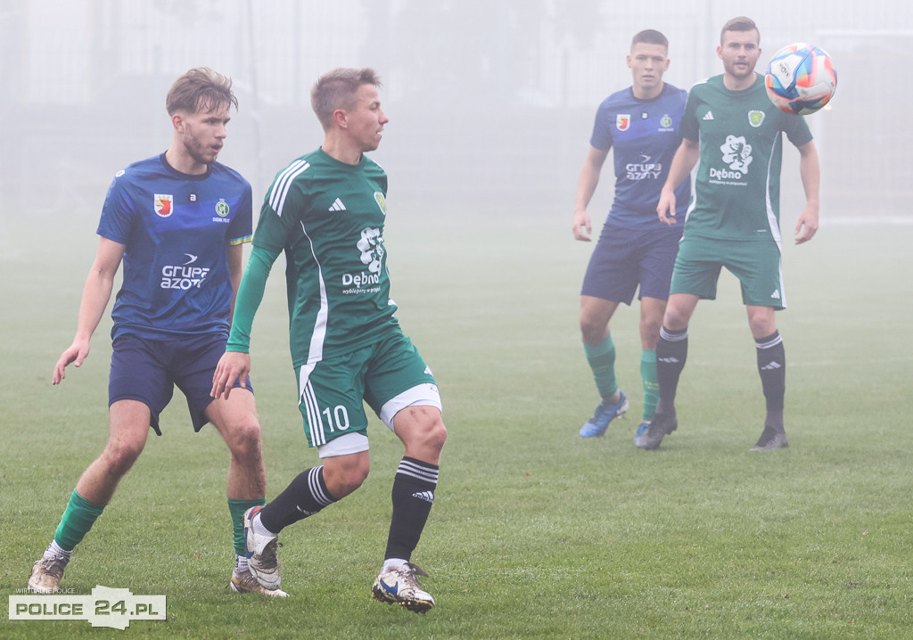 Chemik Police przegrywa z Dębem Dębno