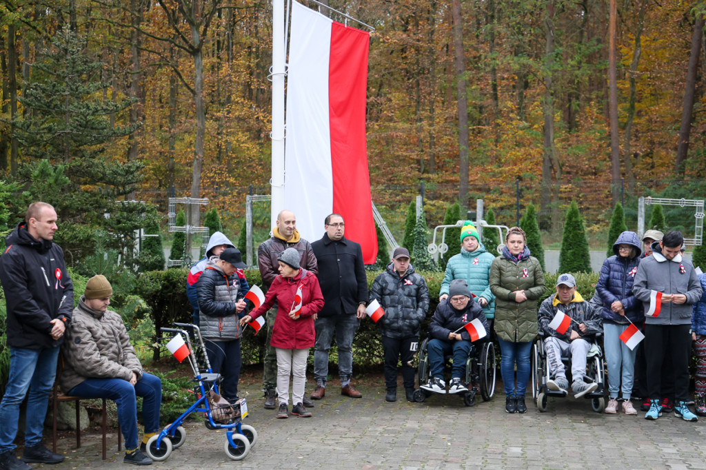 Podniesienie flagi w PSONI Koło w Policach