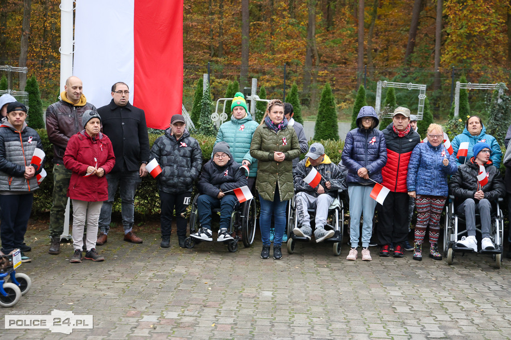 Podniesienie flagi w PSONI Koło w Policach