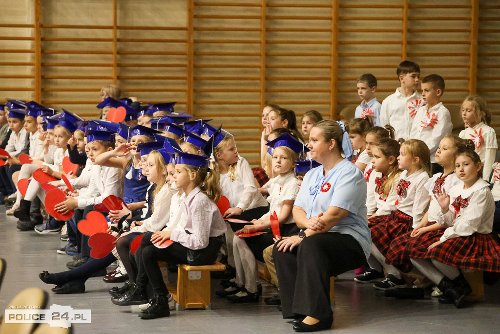 Uroczyste ślubowanie uczniów klas pierwszych w 