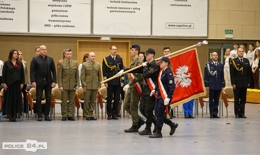 Uroczyste ślubowanie uczniów klas pierwszych w 