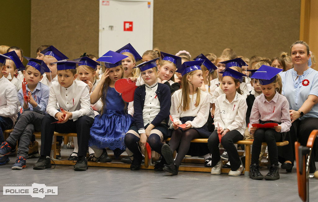 Uroczyste ślubowanie uczniów klas pierwszych w 