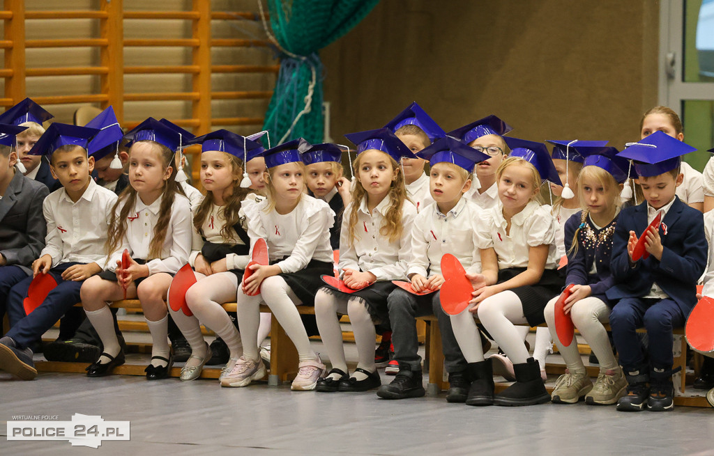 Uroczyste ślubowanie uczniów klas pierwszych w 