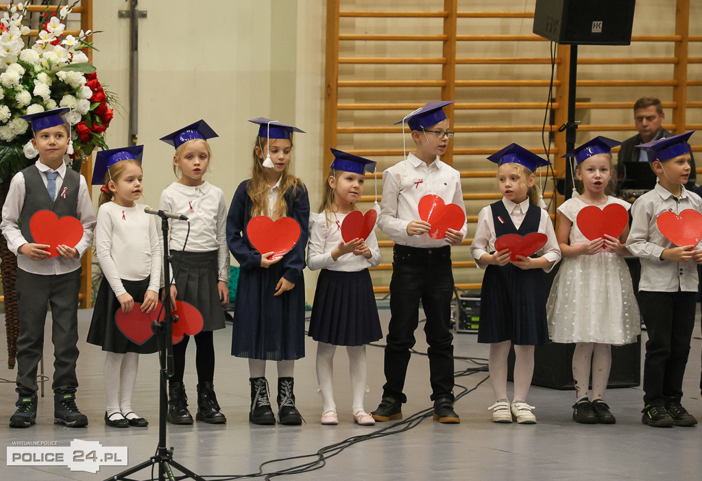 Uroczyste ślubowanie uczniów klas pierwszych w 