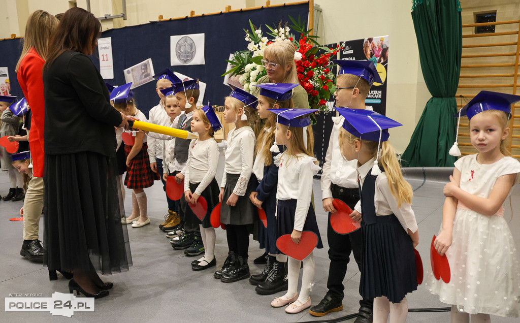 Uroczyste ślubowanie uczniów klas pierwszych w 