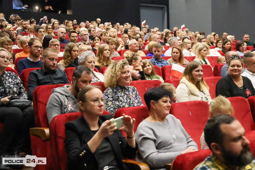 Rodzinny Śpiewnik Patriotyczny w polickim MOK