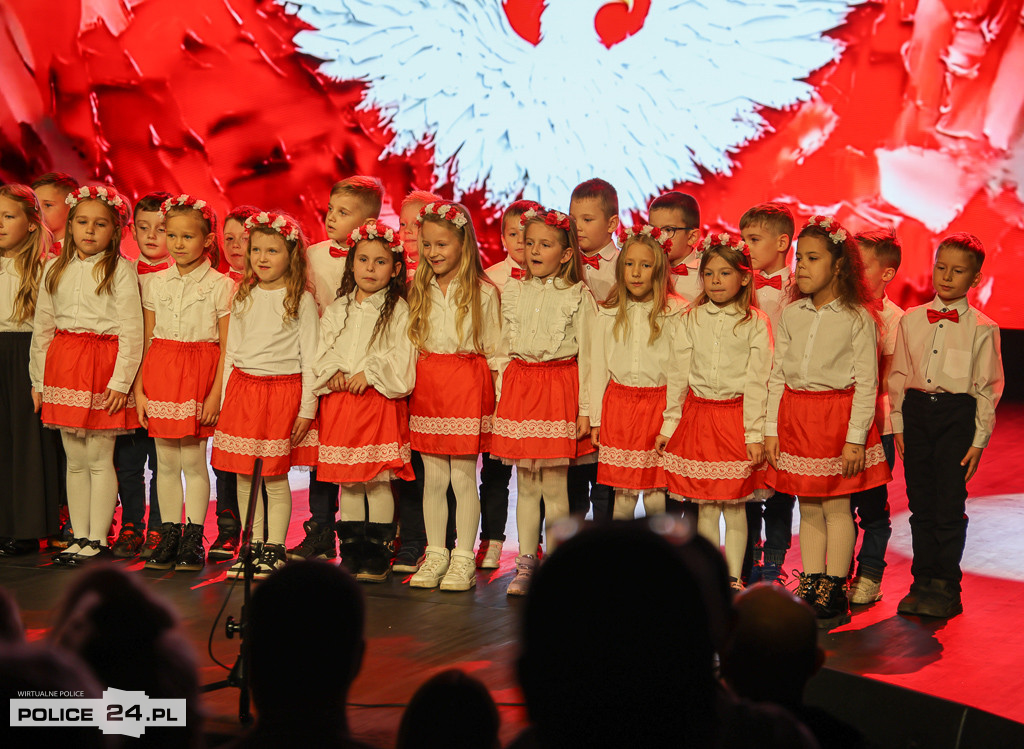 Rodzinny Śpiewnik Patriotyczny w polickim MOK