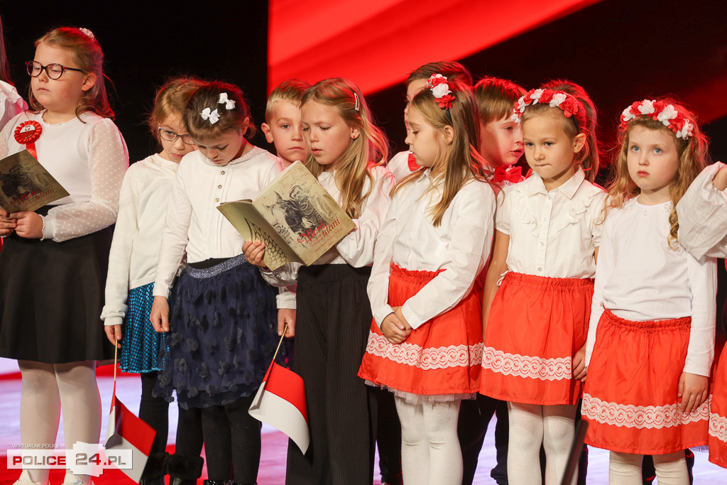 Rodzinny Śpiewnik Patriotyczny w polickim MOK