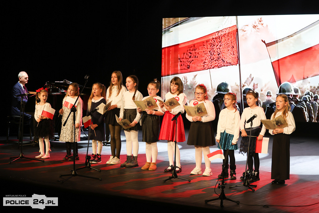 Rodzinny Śpiewnik Patriotyczny w polickim MOK