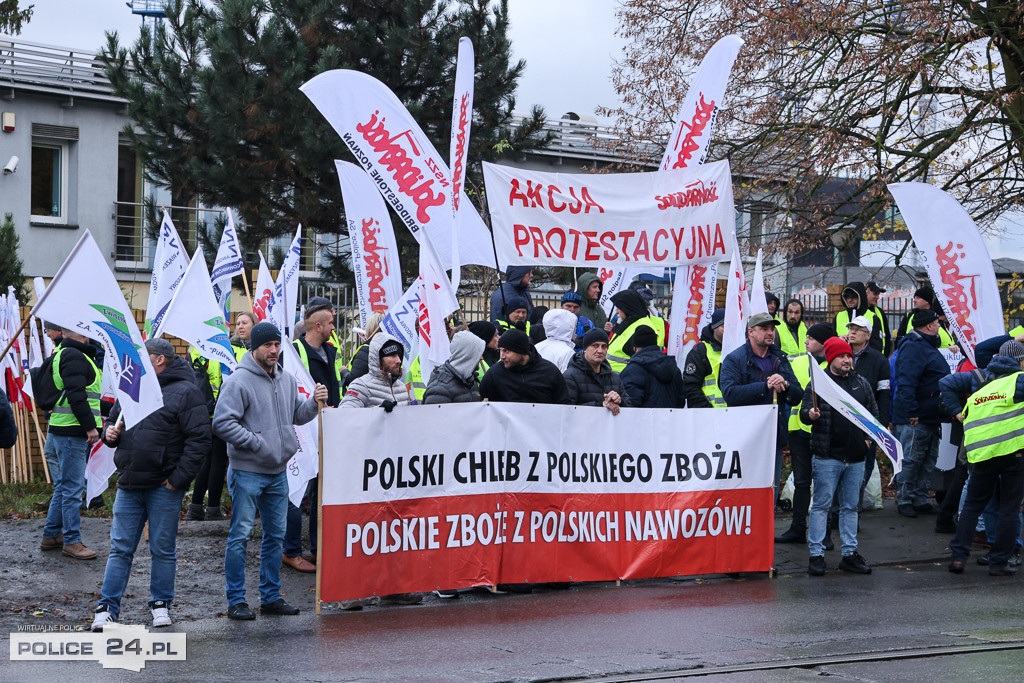 Protest pracowników Grupy Azoty Police w Szczecinie