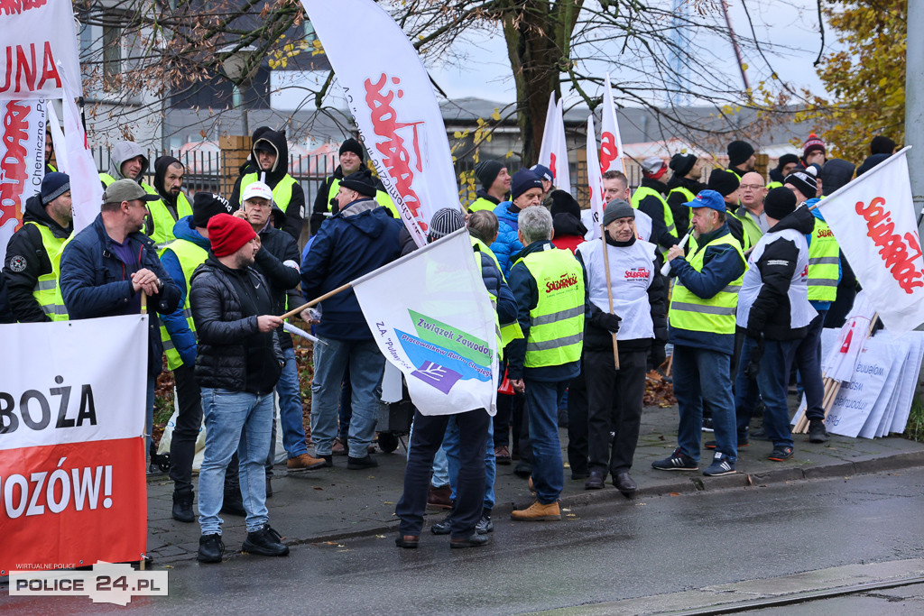 Protest pracowników Grupy Azoty Police w Szczecinie