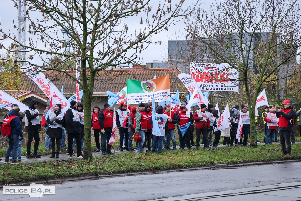 Protest pracowników Grupy Azoty Police w Szczecinie