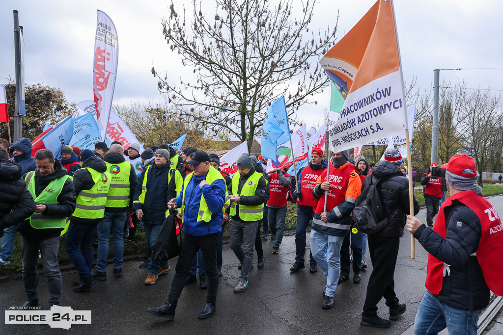 Protest pracowników Grupy Azoty Police w Szczecinie