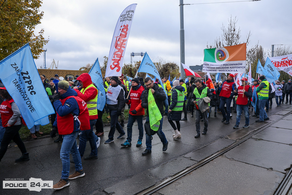 Protest pracowników Grupy Azoty Police w Szczecinie