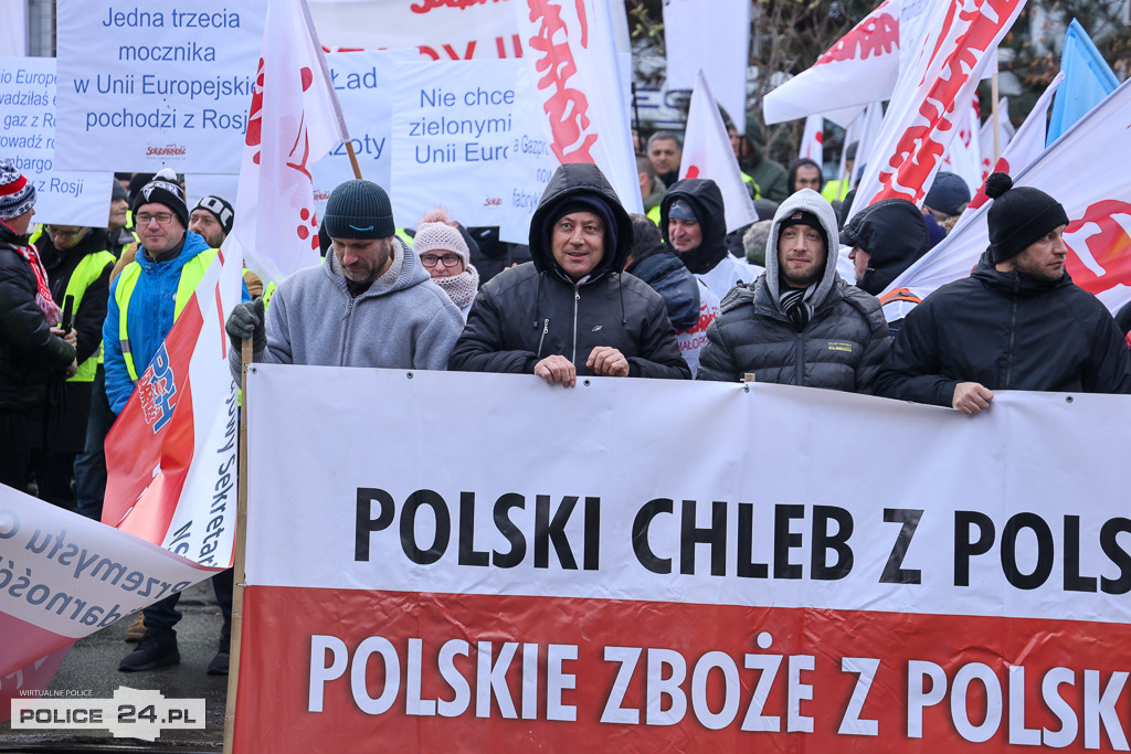 Protest pracowników Grupy Azoty Police w Szczecinie