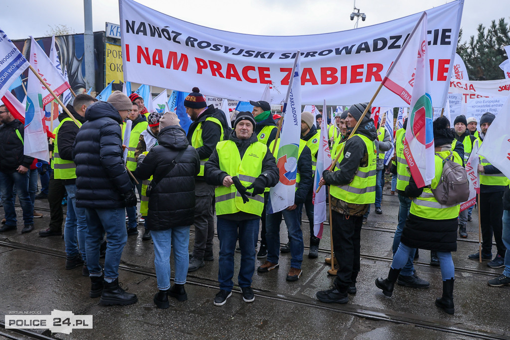 Protest pracowników Grupy Azoty Police w Szczecinie