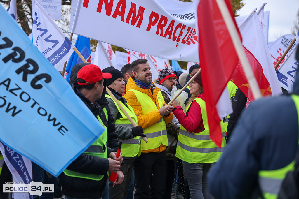 Protest pracowników Grupy Azoty Police w Szczecinie