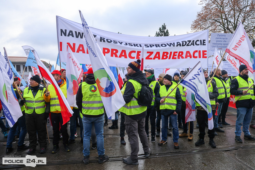 Protest pracowników Grupy Azoty Police w Szczecinie