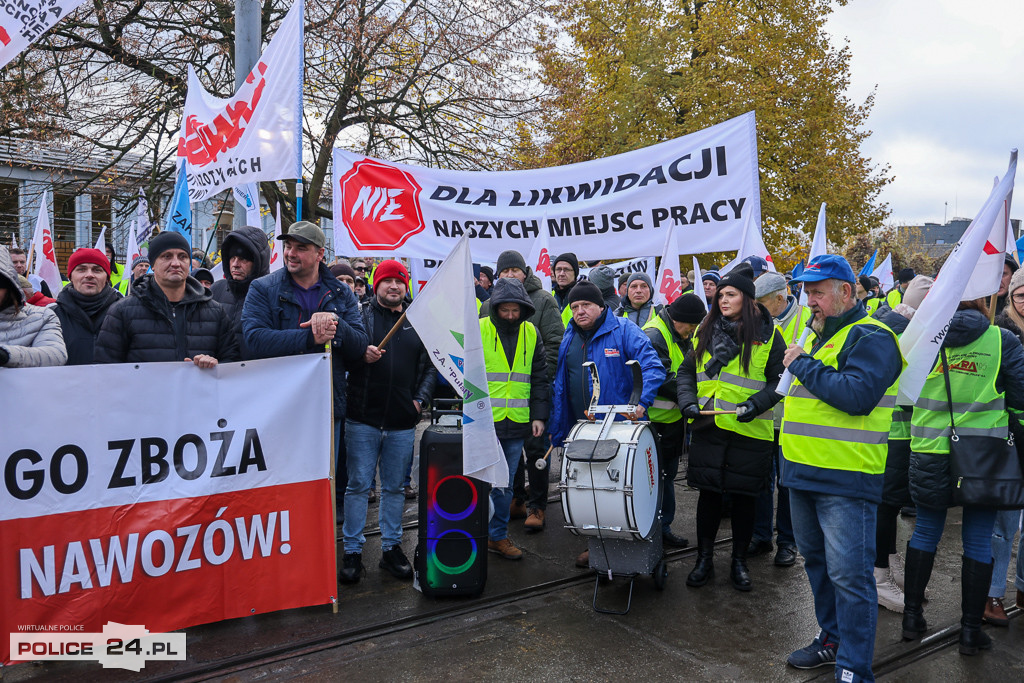 Protest pracowników Grupy Azoty Police w Szczecinie