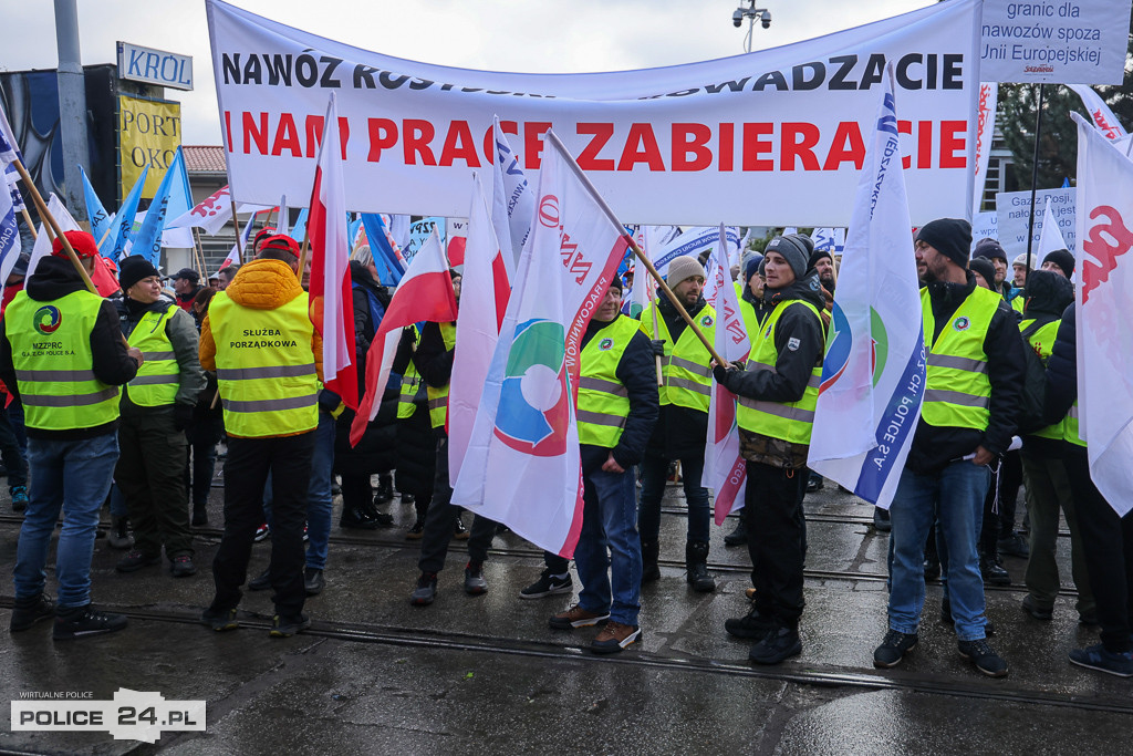 Protest pracowników Grupy Azoty Police w Szczecinie