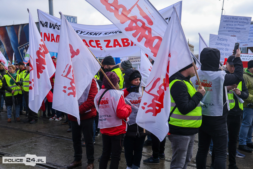 Protest pracowników Grupy Azoty Police w Szczecinie