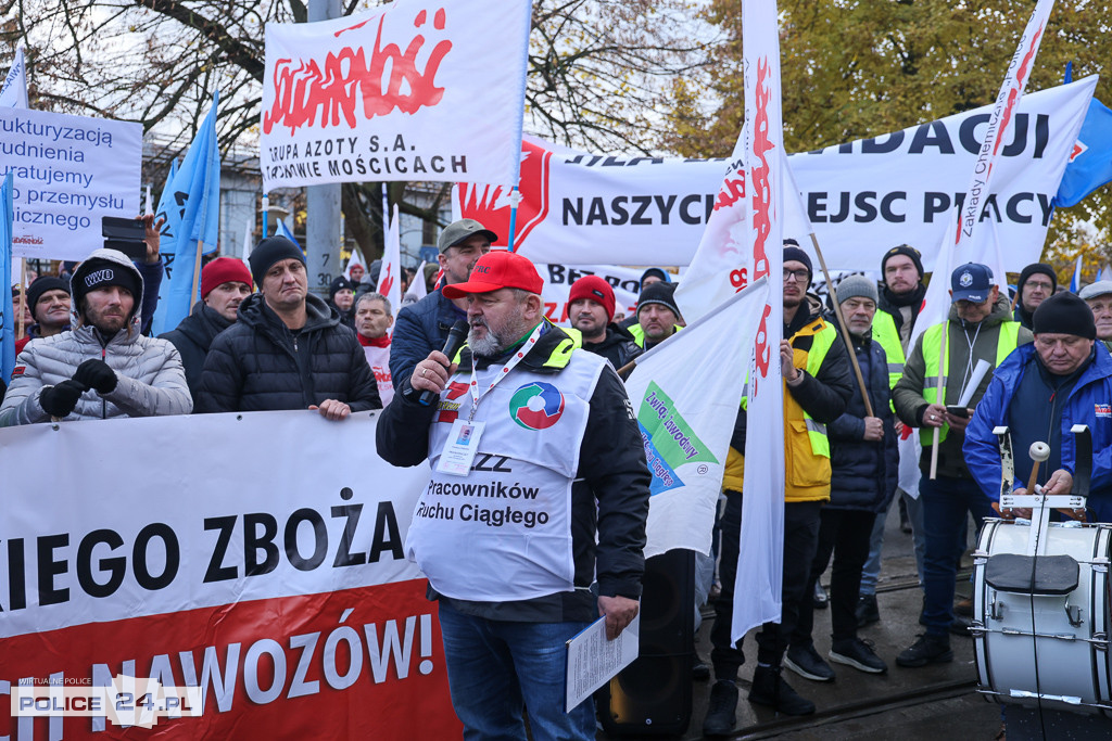 Protest pracowników Grupy Azoty Police w Szczecinie