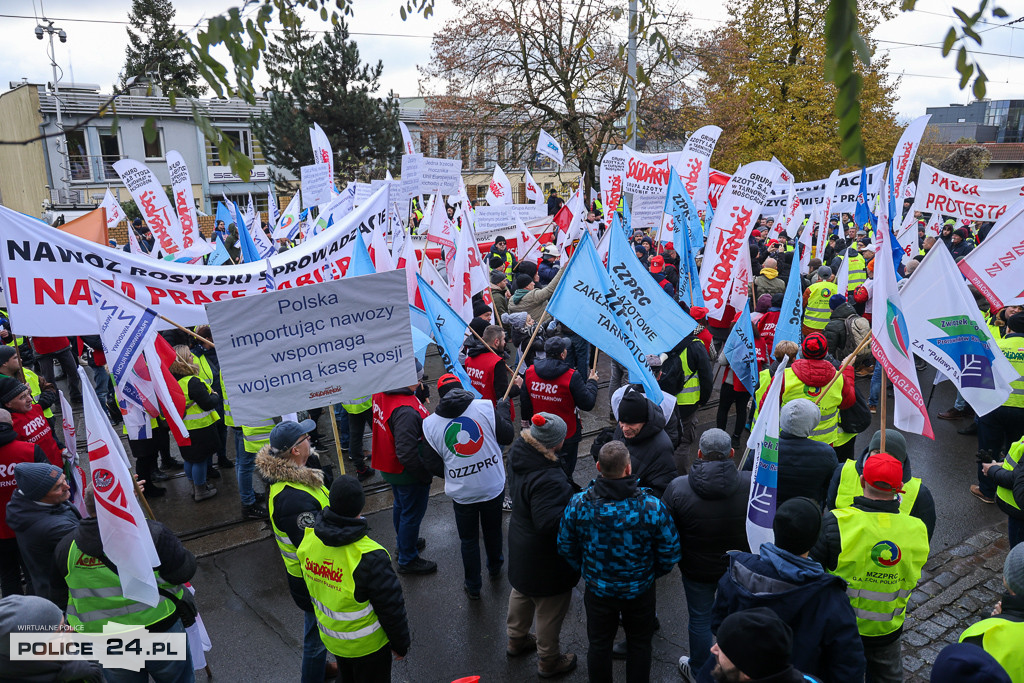 Protest pracowników Grupy Azoty Police w Szczecinie