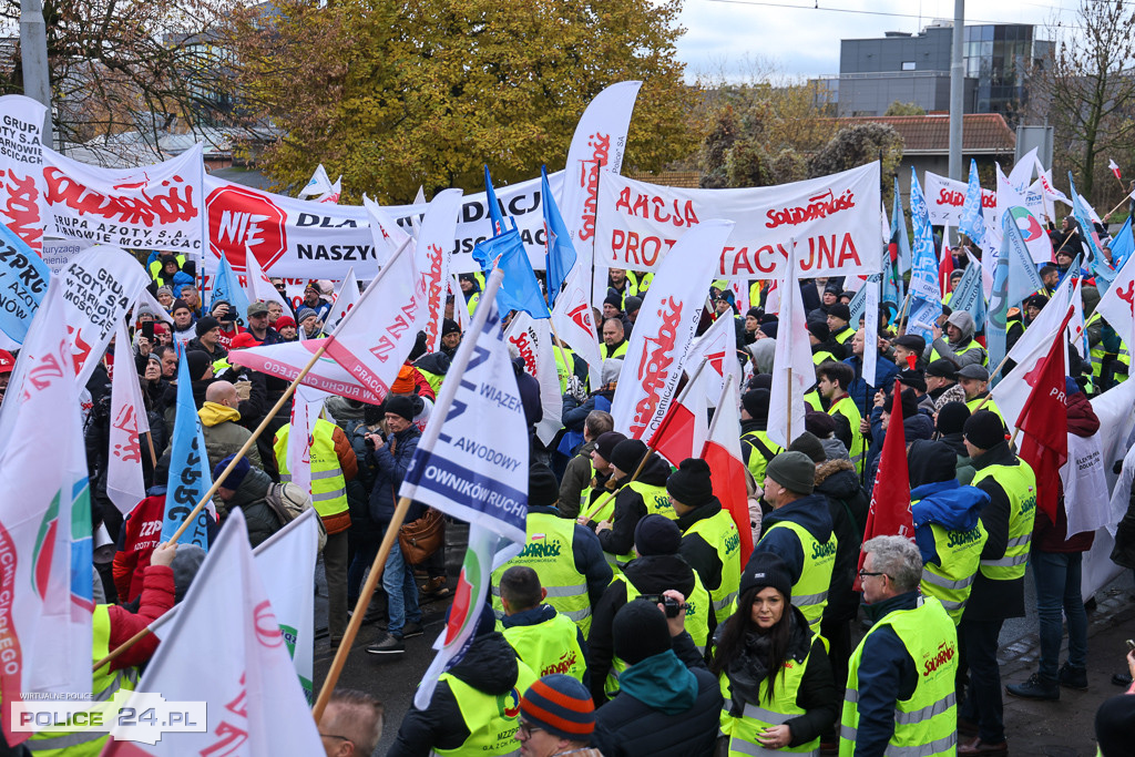 Protest pracowników Grupy Azoty Police w Szczecinie