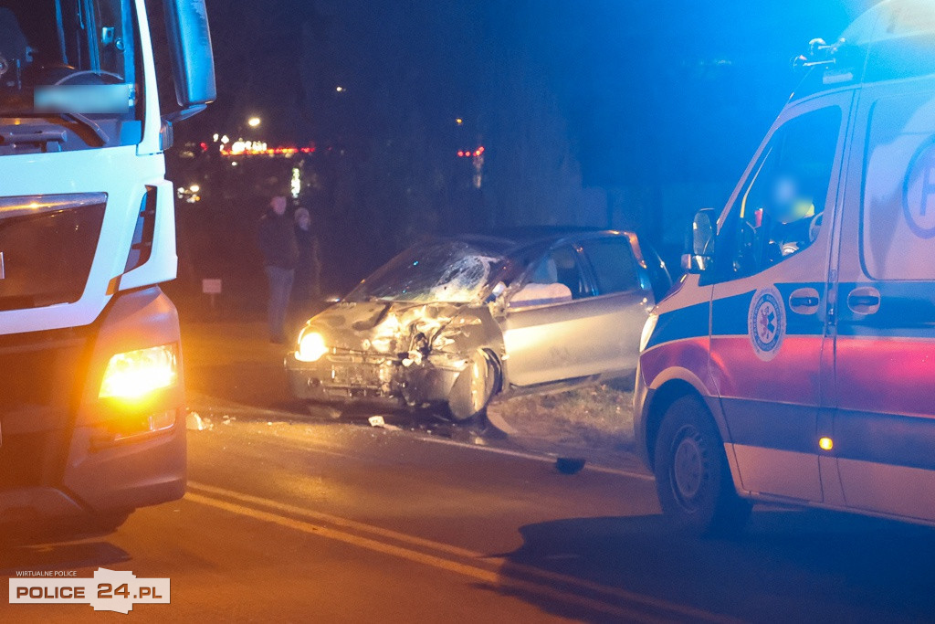 Zderzenie osobówki z TIR na Tanowskiej w Policach