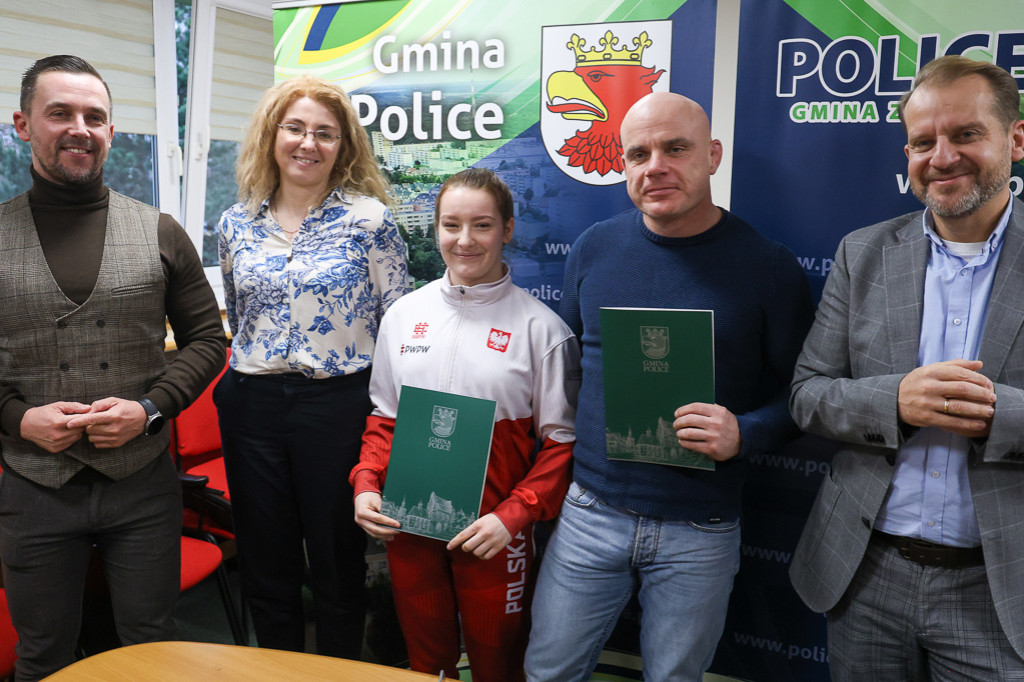 Nagrody dla Adrianny Mazur i Adriana Mazura z HULK Team Police
