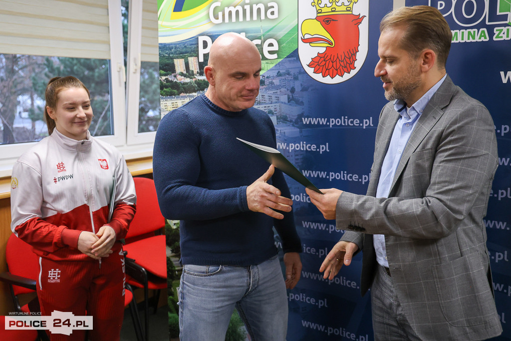 Nagrody dla Adrianny Mazur i Adriana Mazura z HULK Team Police