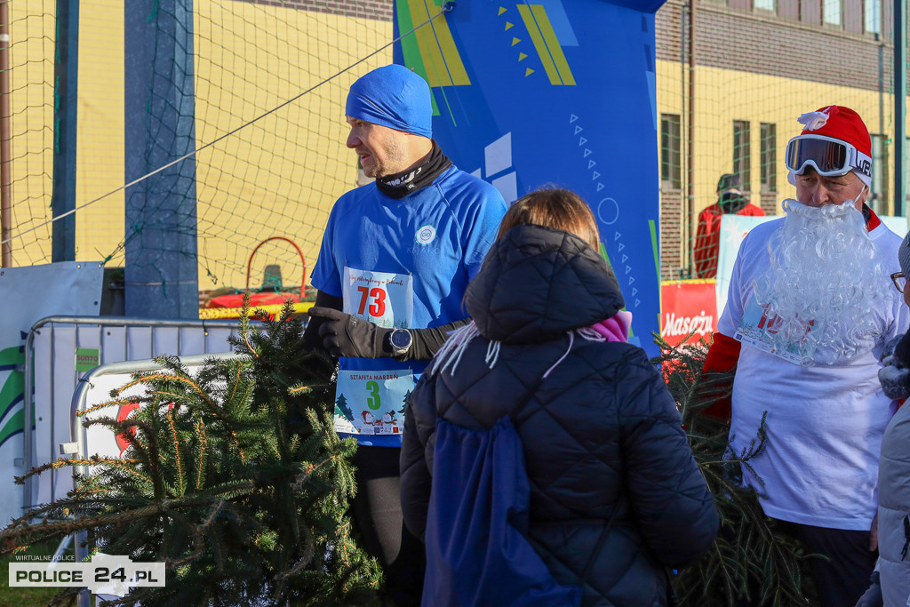 Świąteczna Sztafeta czyli bieg z choinkami 