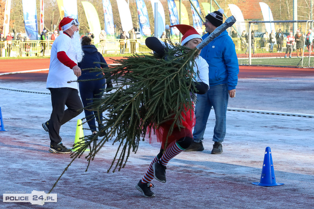 Świąteczna Sztafeta czyli bieg z choinkami 