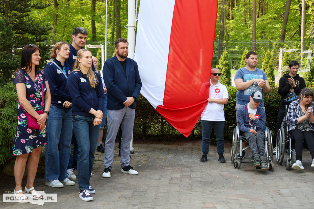 Uroczystość wciągnięcia flagi w PSONI Police