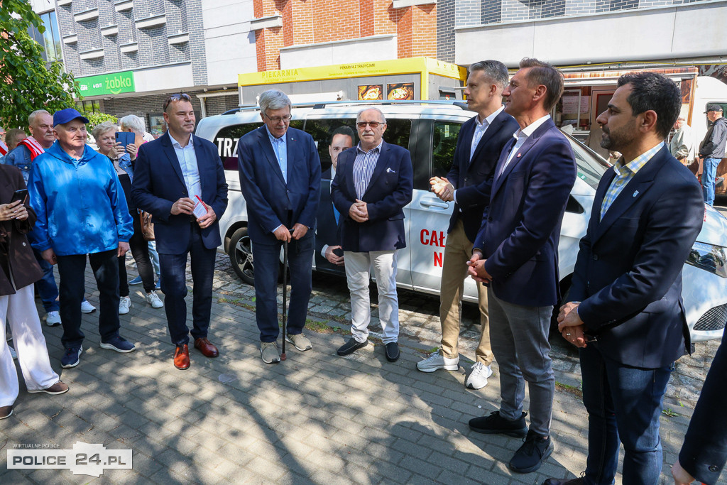 „Trzaskobus” z politykami i samorządowcami PO w Policach