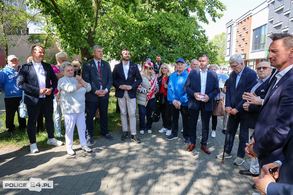 „Trzaskobus” z politykami i samorządowcami PO w Policach