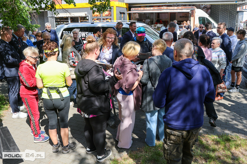 „Trzaskobus” z politykami i samorządowcami PO w Policach