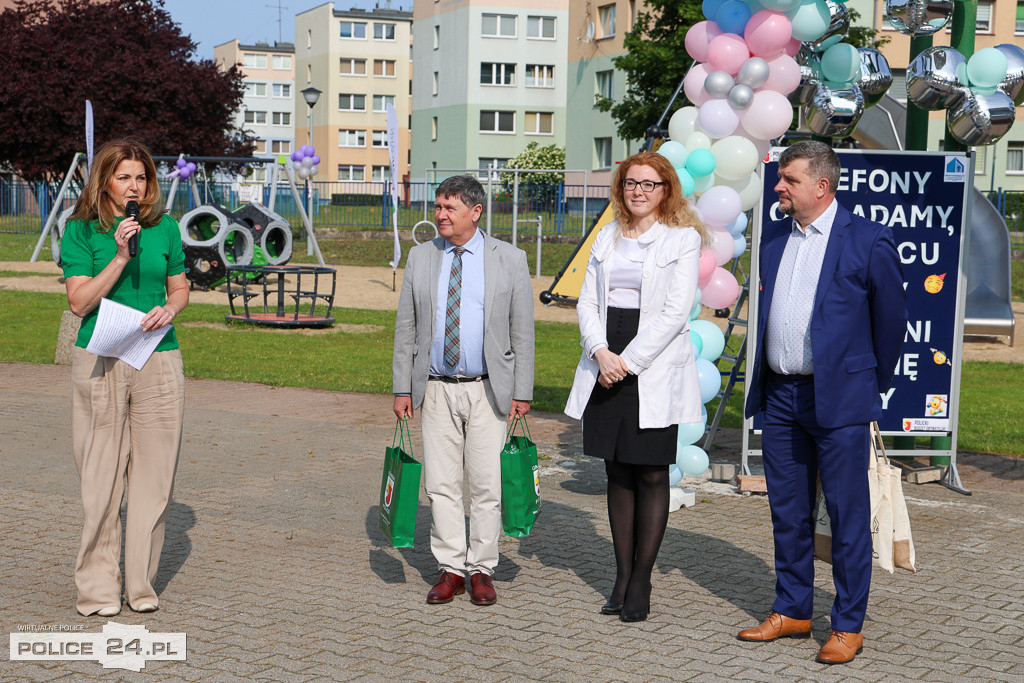 Uczniowie SP 3 w Policach mają nowy plac zabaw i siłownię plenerową