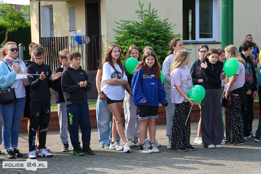 Uczniowie SP 3 w Policach mają nowy plac zabaw i siłownię plenerową