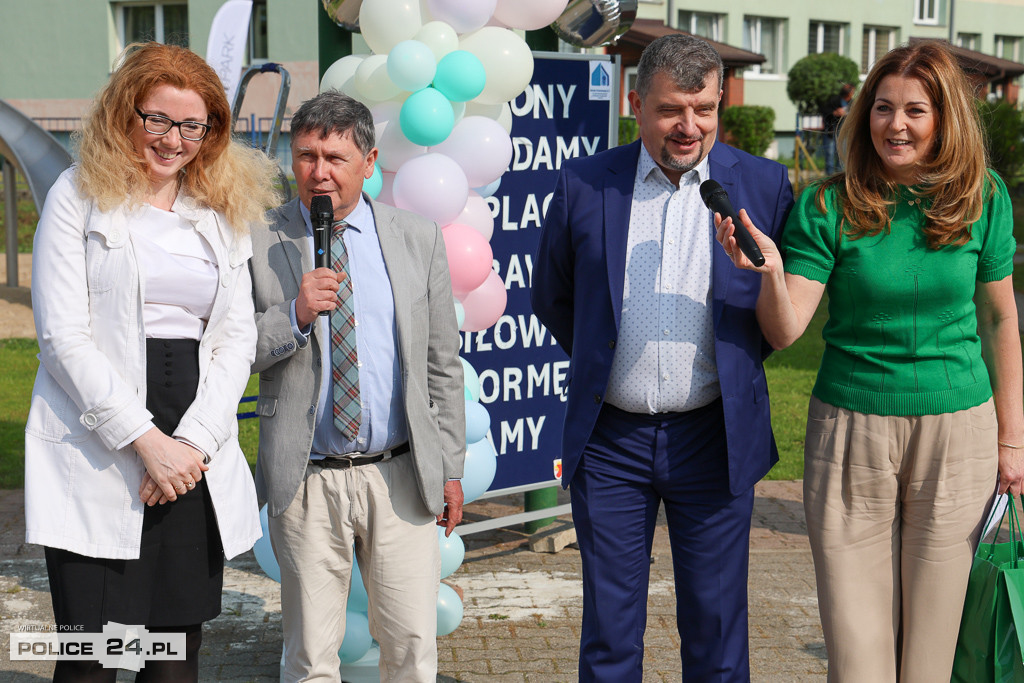 Uczniowie SP 3 w Policach mają nowy plac zabaw i siłownię plenerową