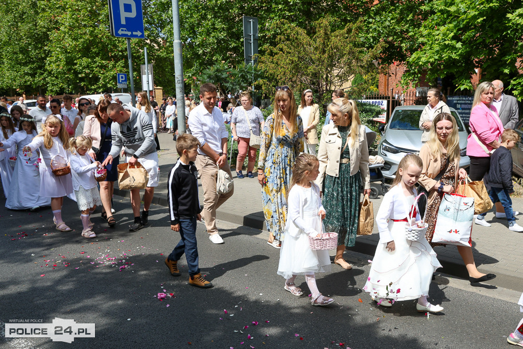 Procesja w parafii pw. św. Kazimierza w Policach