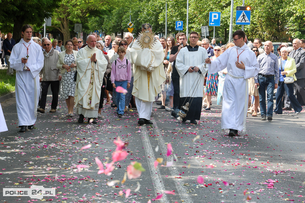 Procesja w parafii pw. św. Kazimierza w Policach