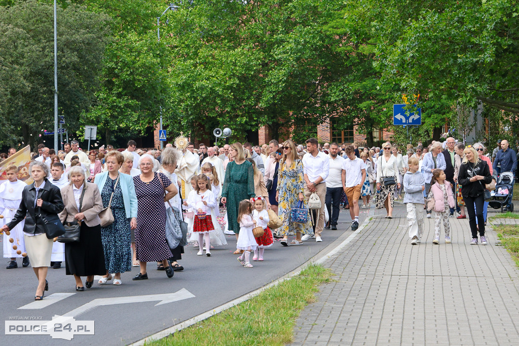 Procesja w parafii pw. św. Kazimierza w Policach