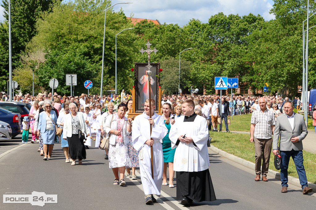 Procesja w parafii pw. św. Kazimierza w Policach