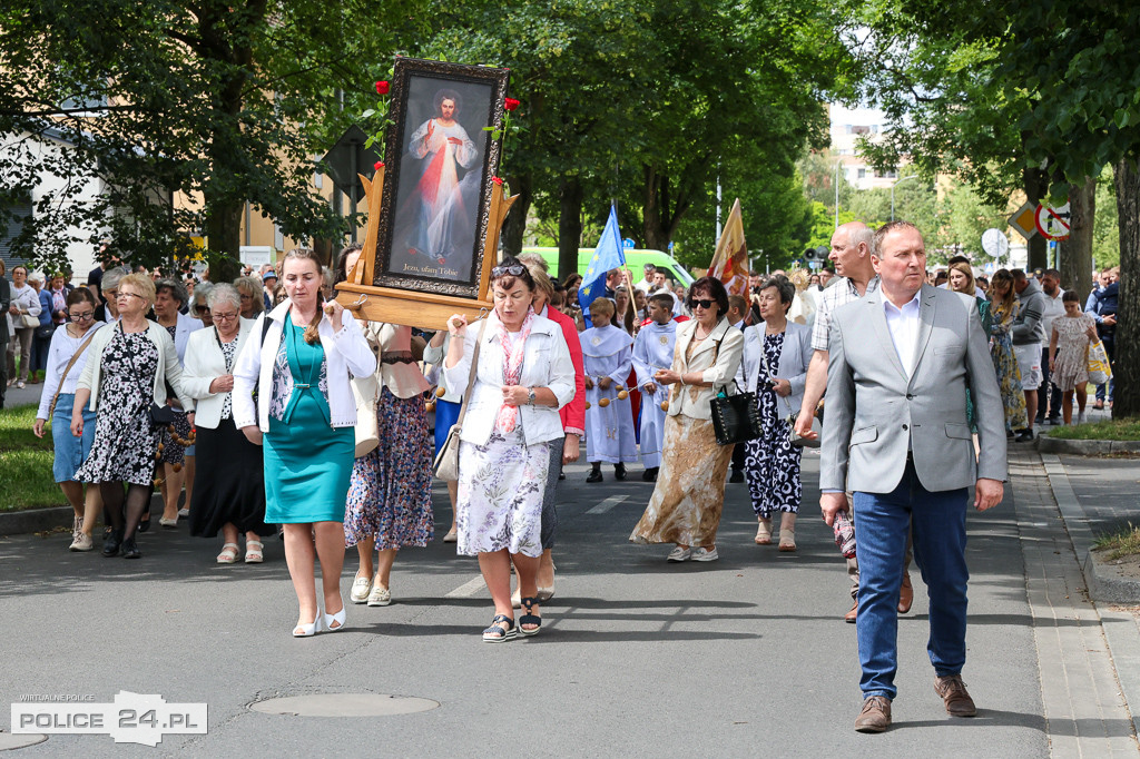 Procesja w parafii pw. św. Kazimierza w Policach