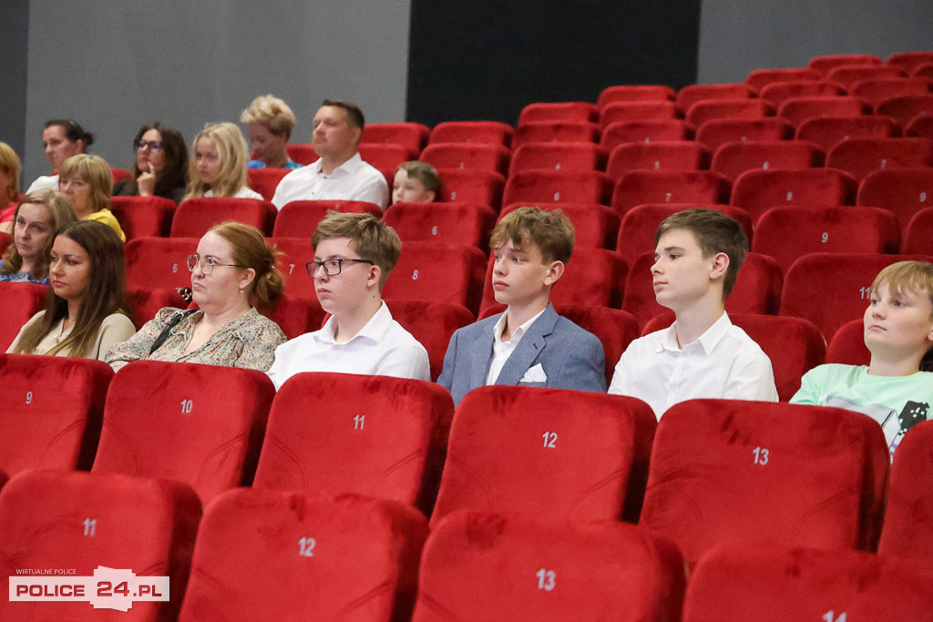Nagrody dla laureatów konkursów przedmiotowych w gminie Police